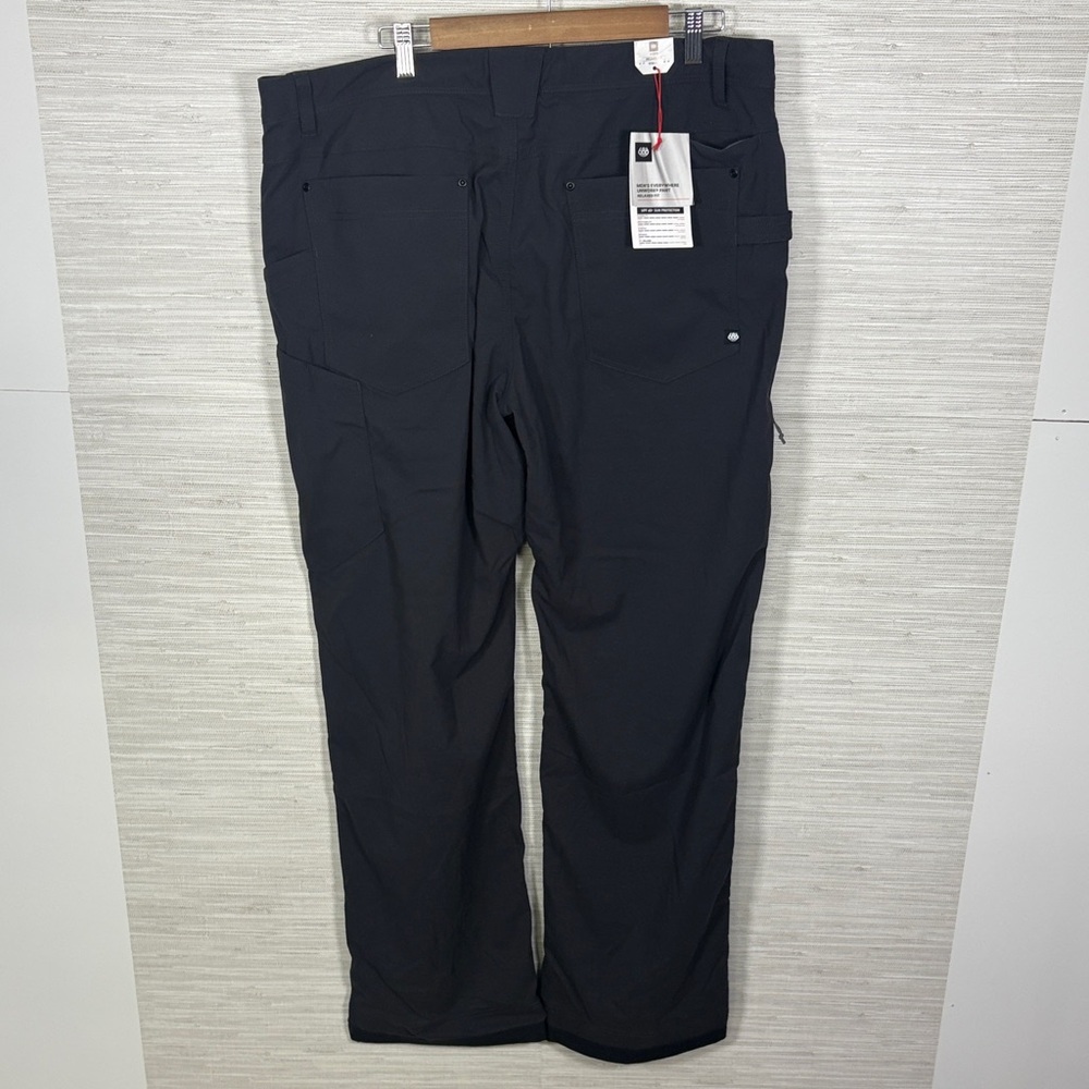 686 Men's Everywhere unworn off black Cargo Pants Sz. 38/34